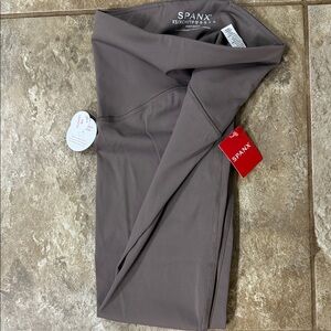 SPANX 7/8 Booty Boost Leggings